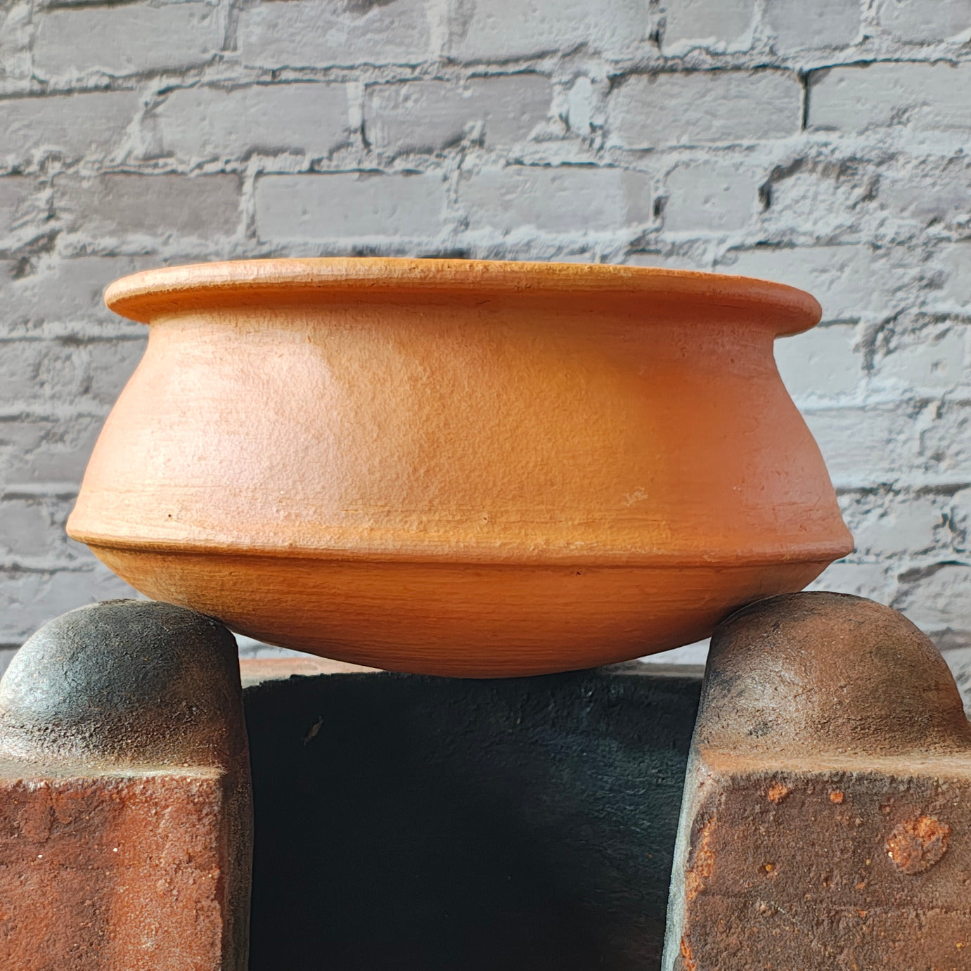 Clay Pot Bisale For Cooking And Serving Round base 1.5Kg (3 liters)